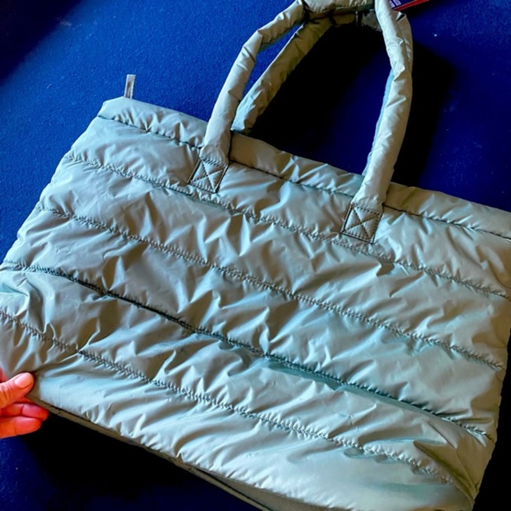 REEBOK "Beatrice tote" puffer bag on TREK GREEN🌴lightweight and roomy! See pic: